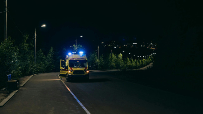 Ilustrasi mobil ambulans. [Pexels]